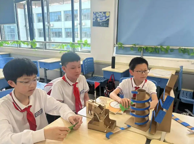 校园变身科学奇幻园，童心点亮科技梦