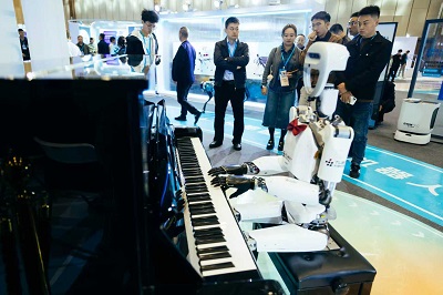 智慧康养机器人集中亮相 科技赋能银发经济新场景